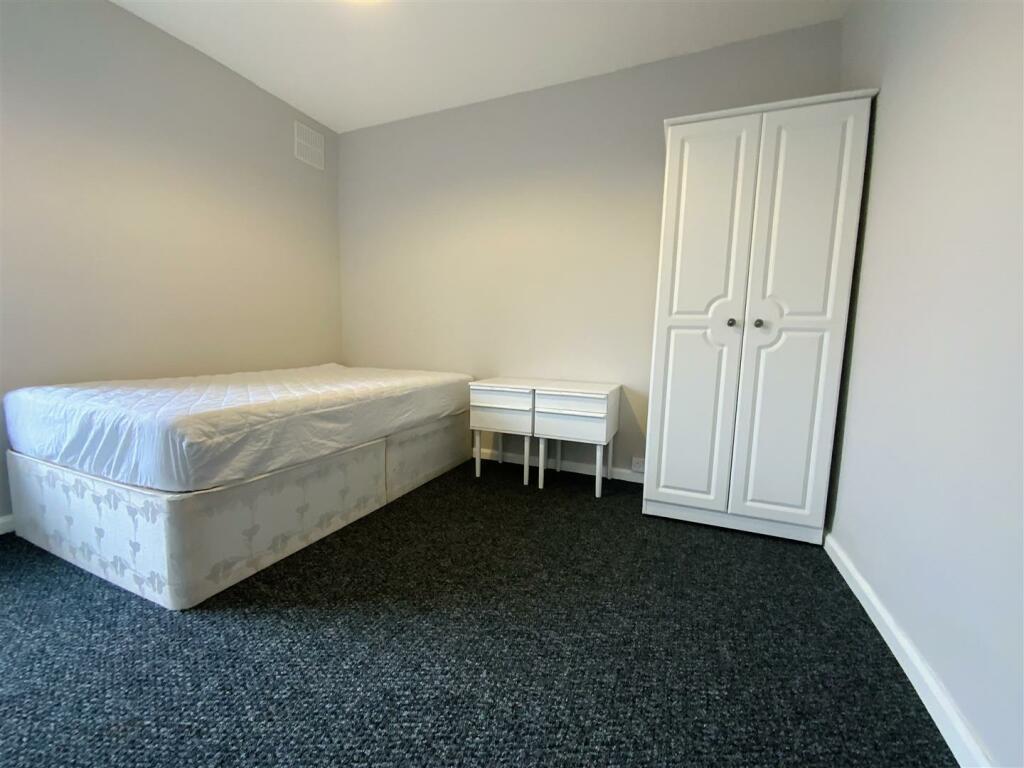 second bedroom.jpg