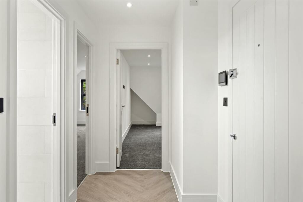 Flat 7 - 7, Sudbury Hill Close  - ohm1WKVYuKrwfpVc