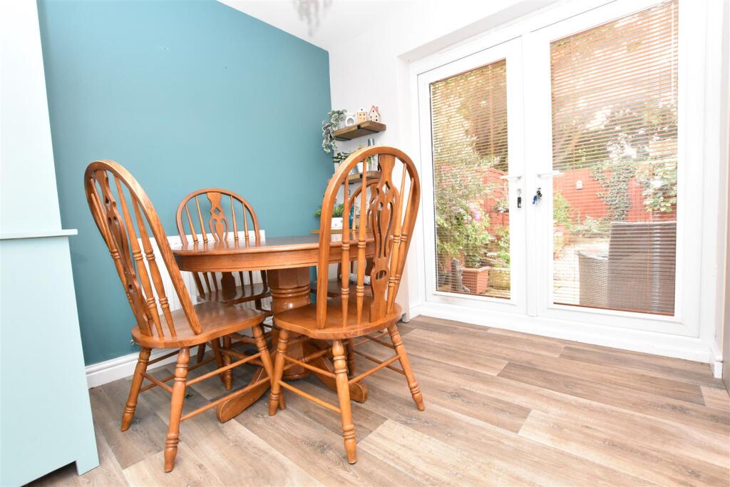 KITCHEN DINING ROOM