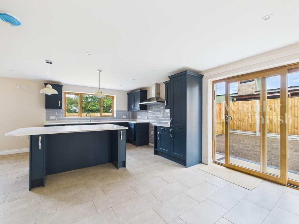 CAM04332G0-PR0484...