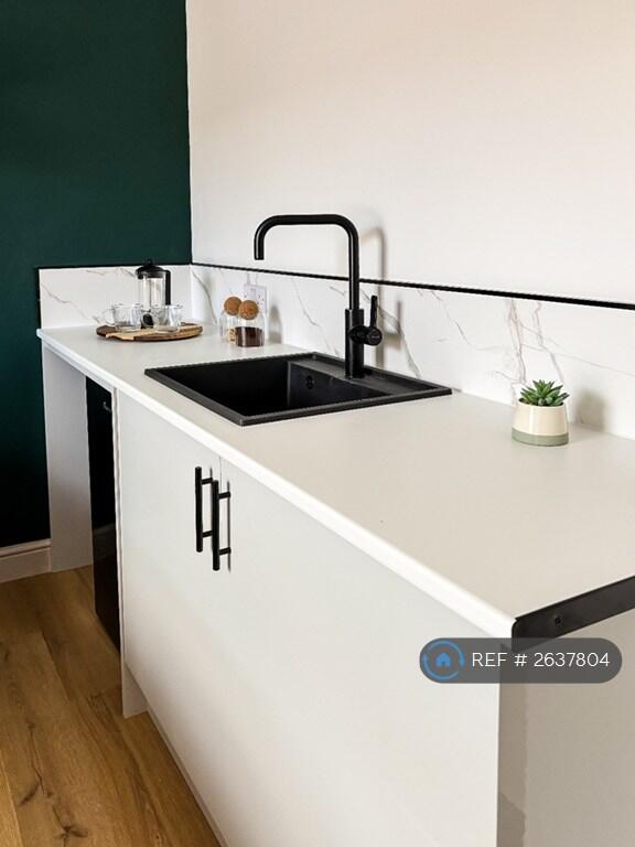 Bedroom 6 Kitchenette