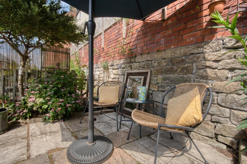 Patio dining and parasol.jpg