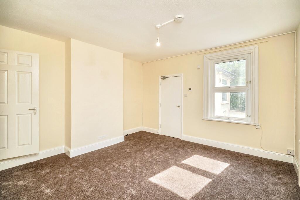 9B Farningham Road, Caterham, CR3 6LL