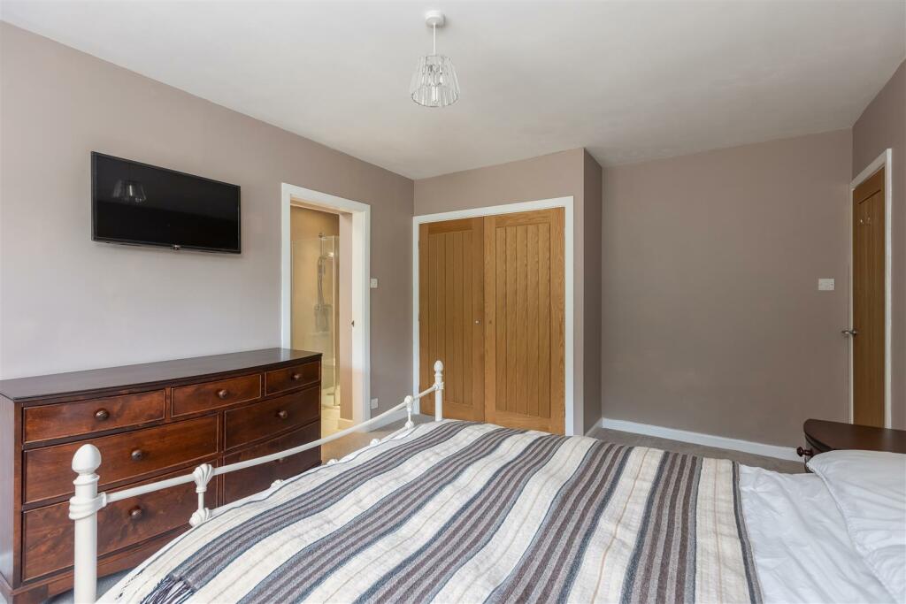Pickering Hill Bedroom 1-2.jpg
