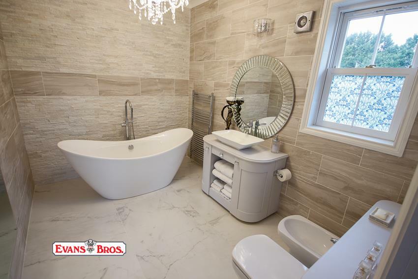 EN-SUITE BATHROOM