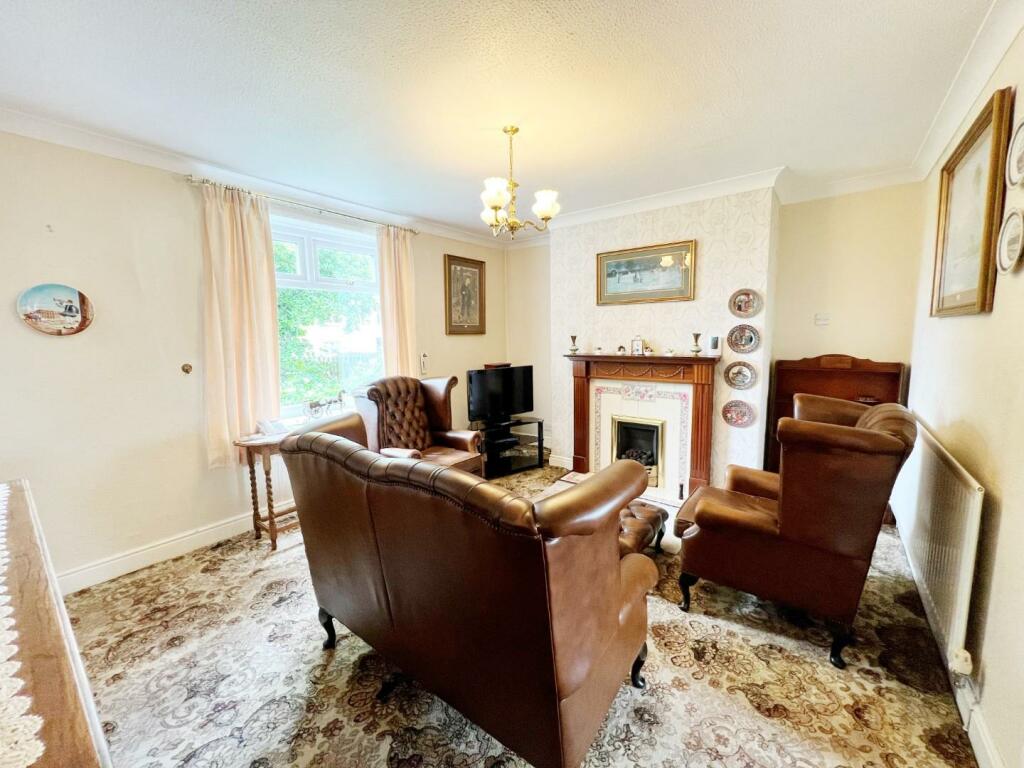 Lounge pic 1.jpg