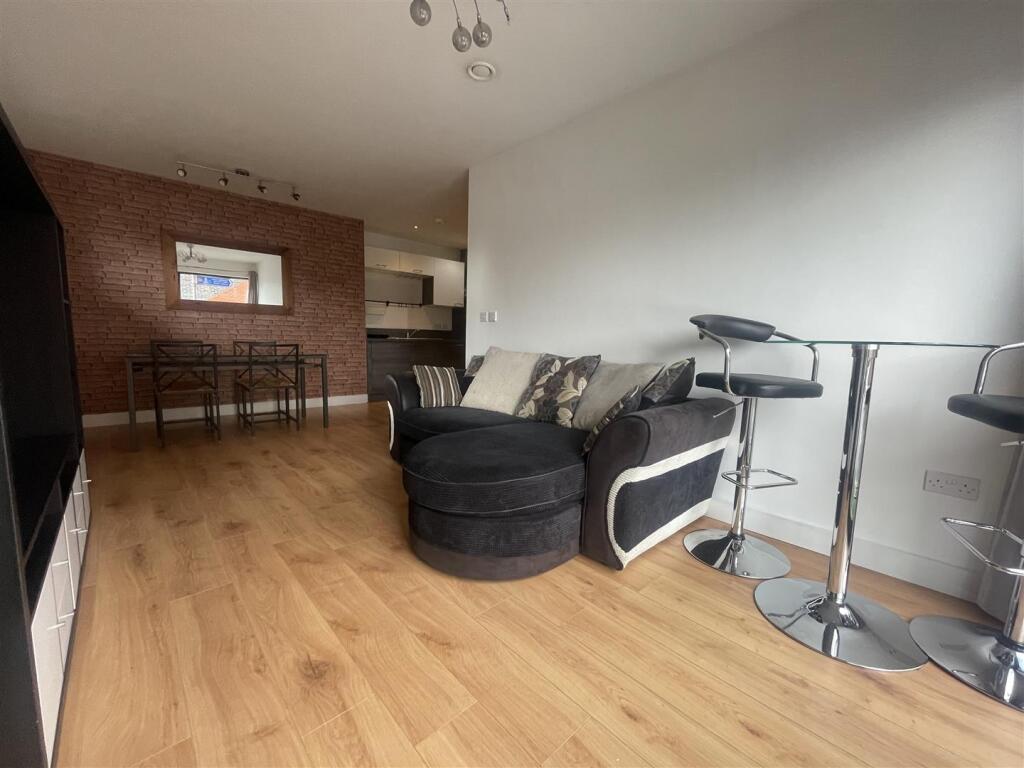 Livingroom 5.jpeg
