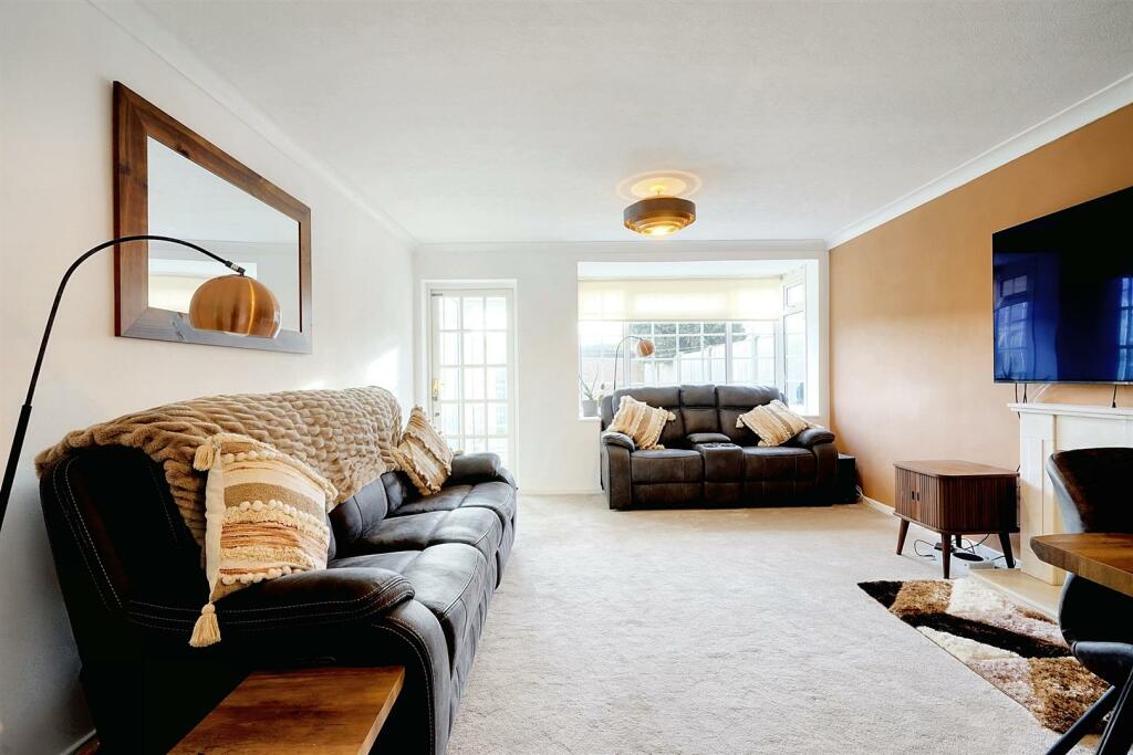 Lounge/Sitting Room