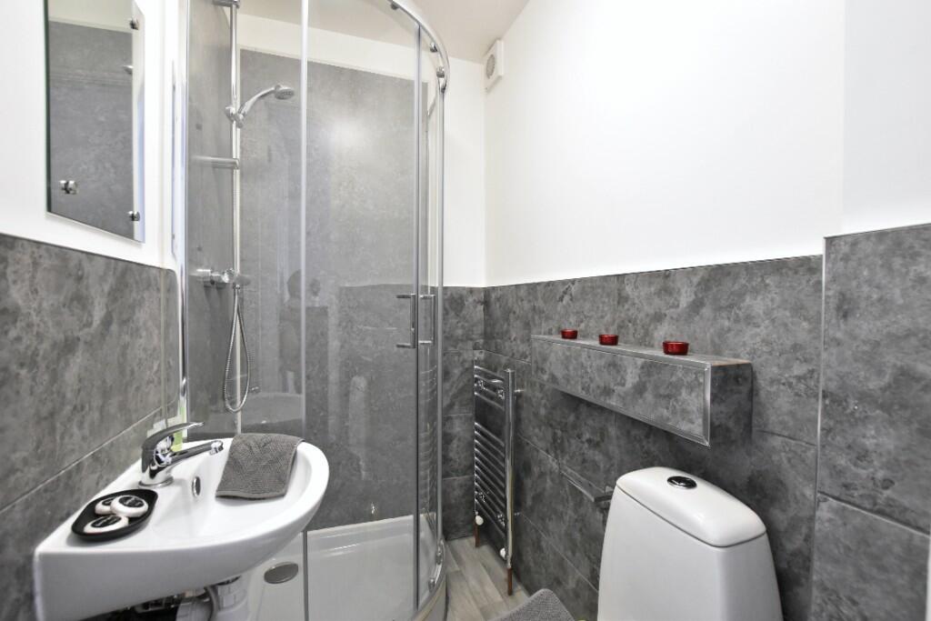 Bedroom 1 ensuite