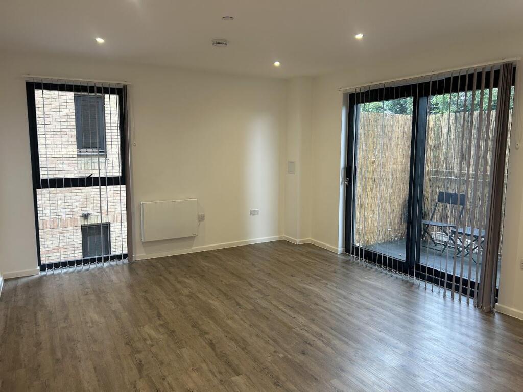 4 Aston House, living room image.JPG