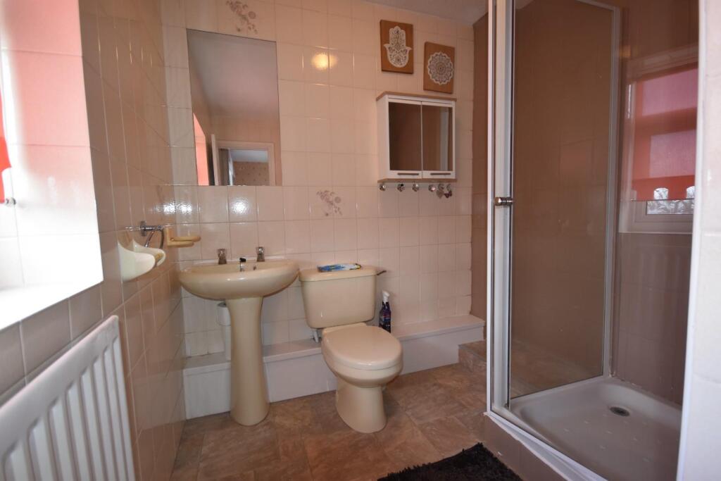 EN SUITE