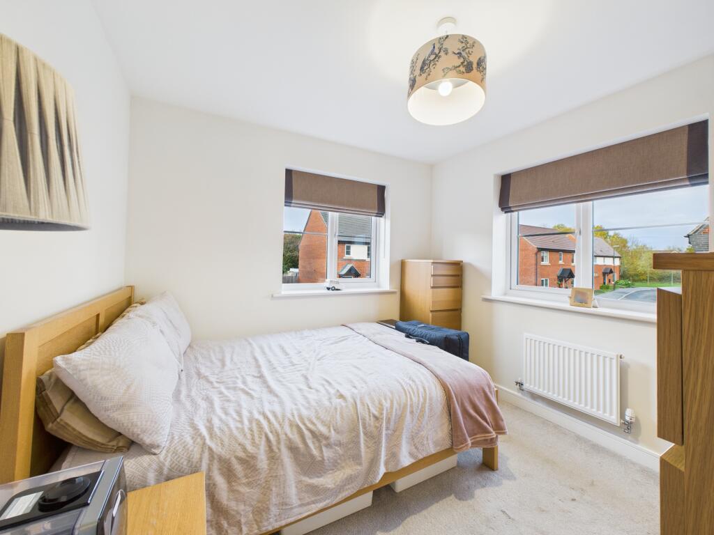 CAM04825G0-PR0221-STILL008