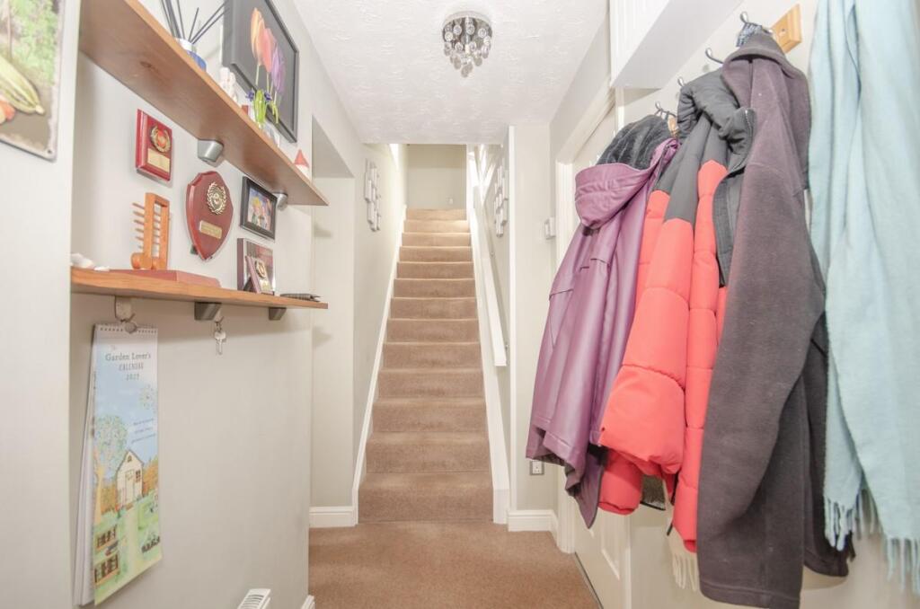 Entrance hall pic 2.jpg