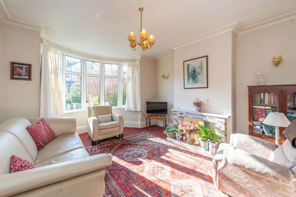 LOUNGE, DINING ROOM AND KITCHEN