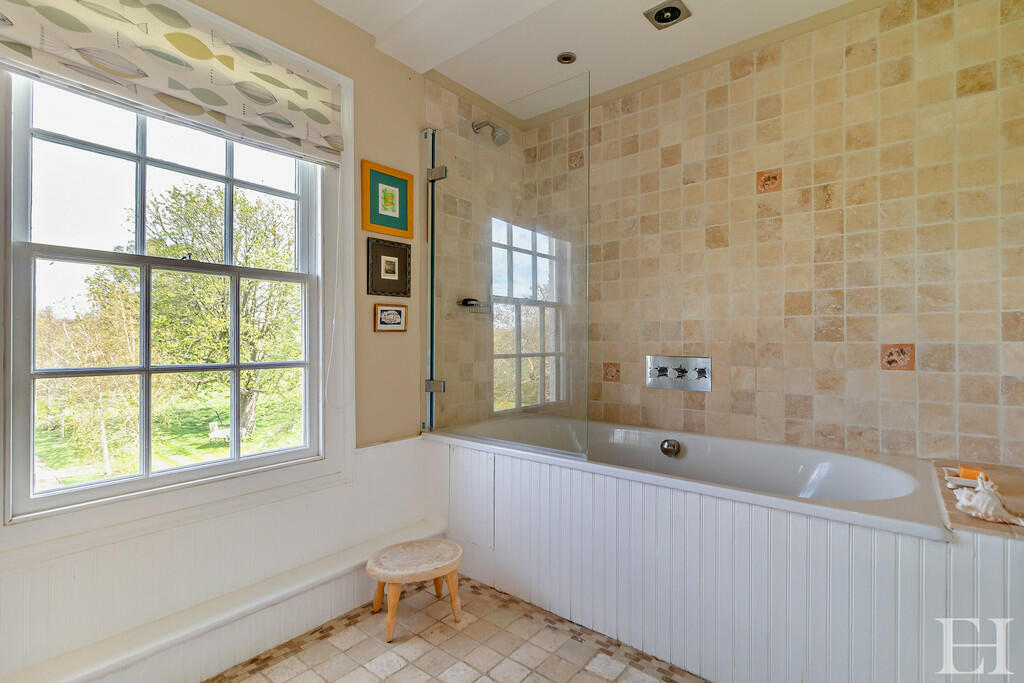 8586774-interiorw...