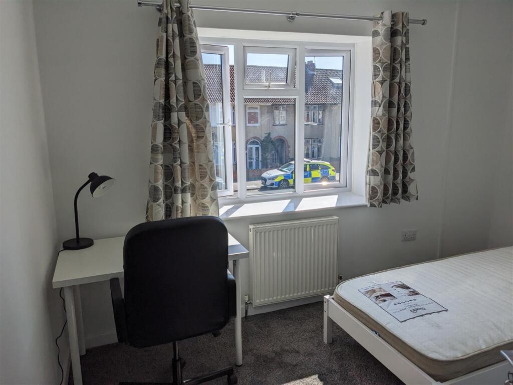 Bedroom 4.jpg