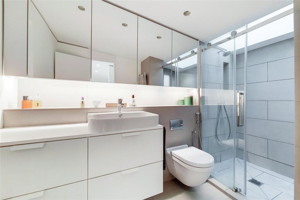 Ensuite Main Bedroom