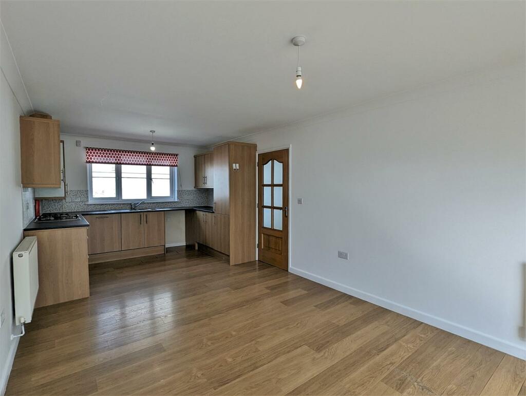 Kitchen / Lounge