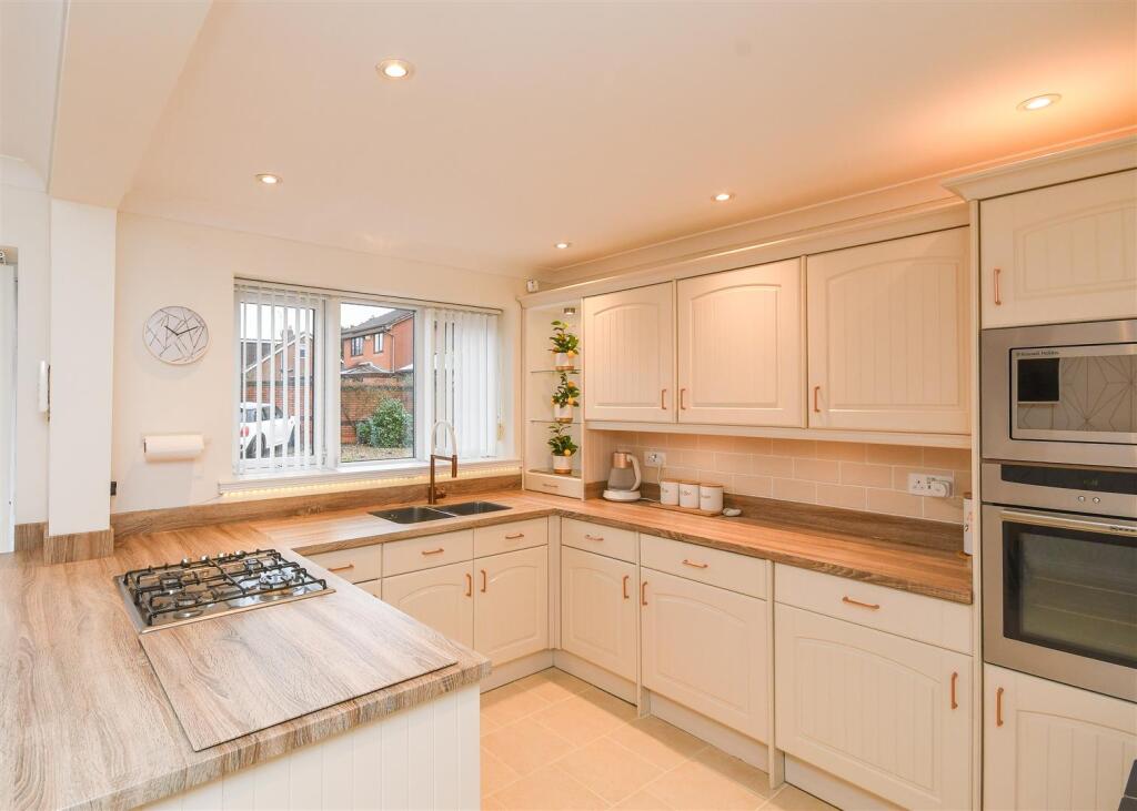 7 Griffiths Drive - Kitchen Diner (2).jpg