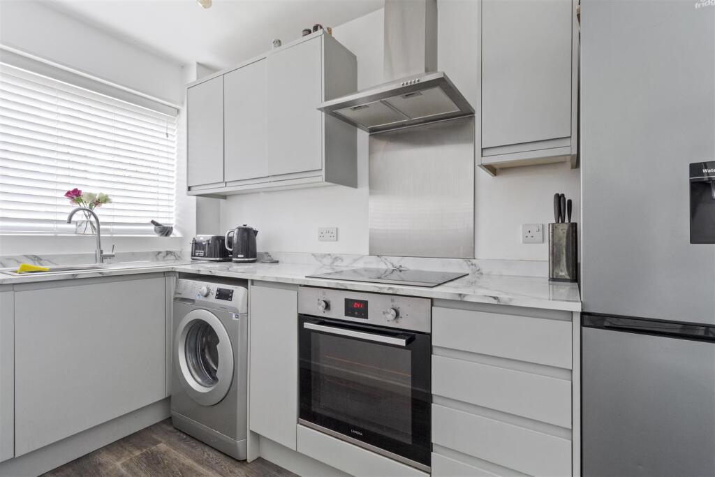 2 Helen Court-006.jpg