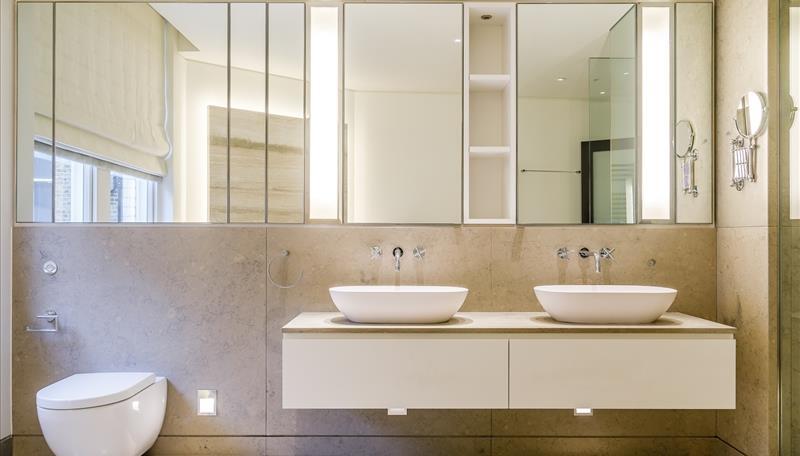 master bedroom en- suite 2.jpg