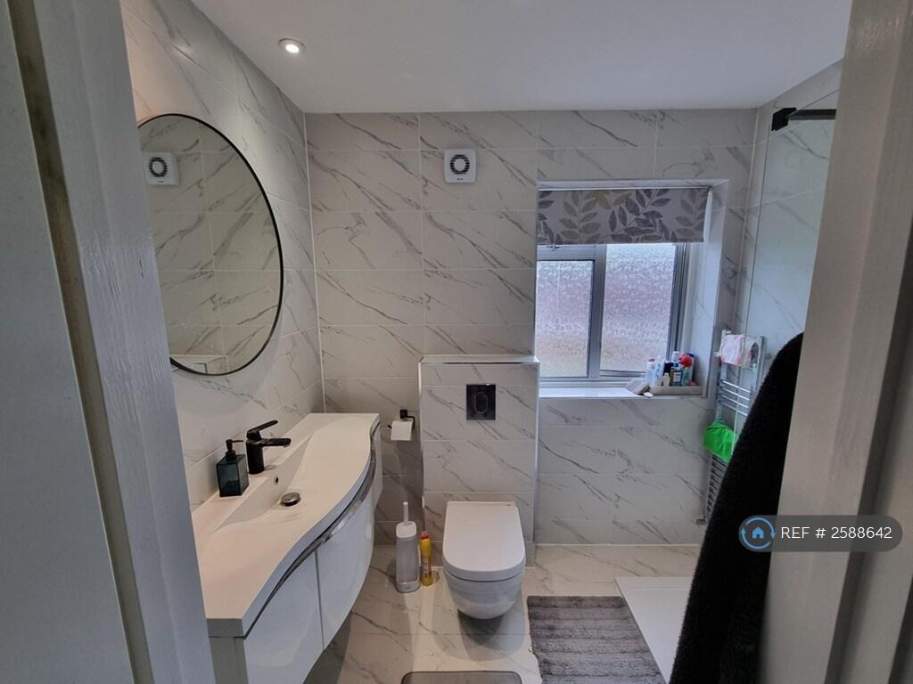 First Floor Wc &amp; Shower