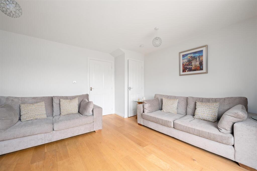 52 Middlebank Rise 014.JPG