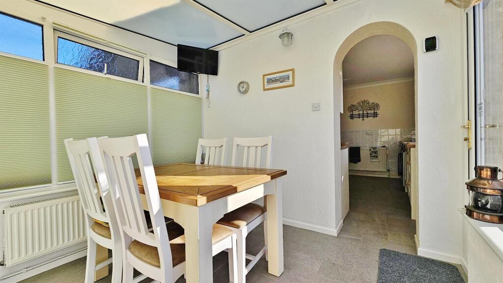 Conservatory/Dining Room
