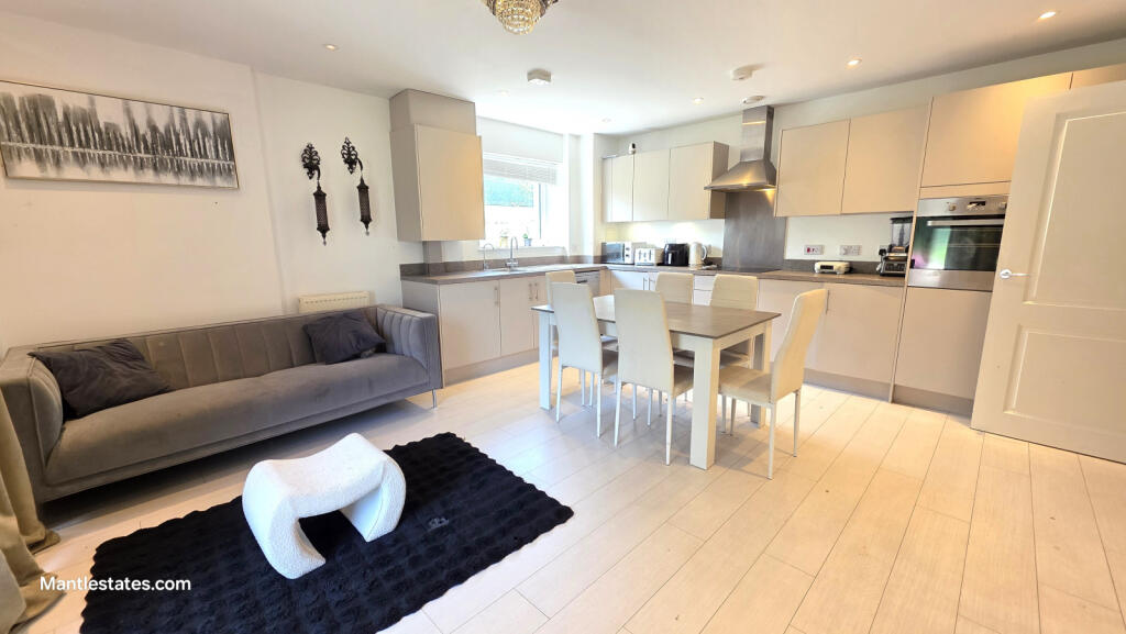 LOUNGE KITCHEN