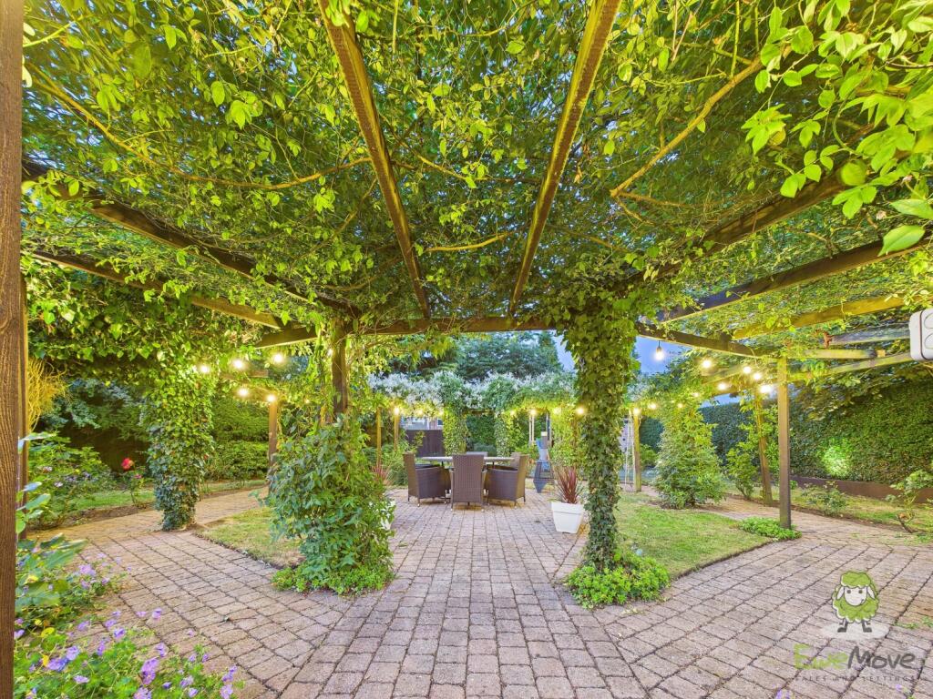 CAM01543G0-PR0143-STILL008