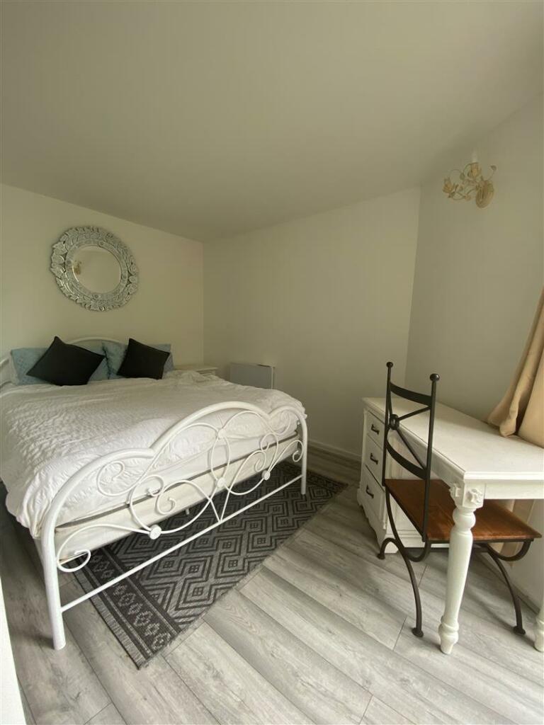 bed1.jpg