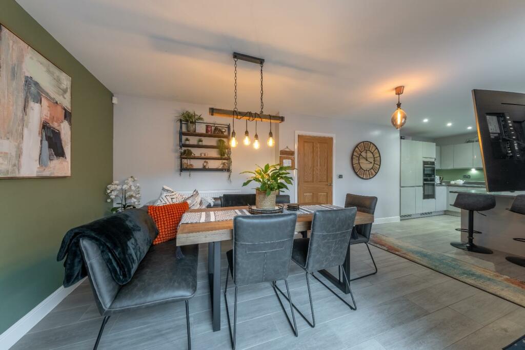 2 Bluebell Close-007.jpg