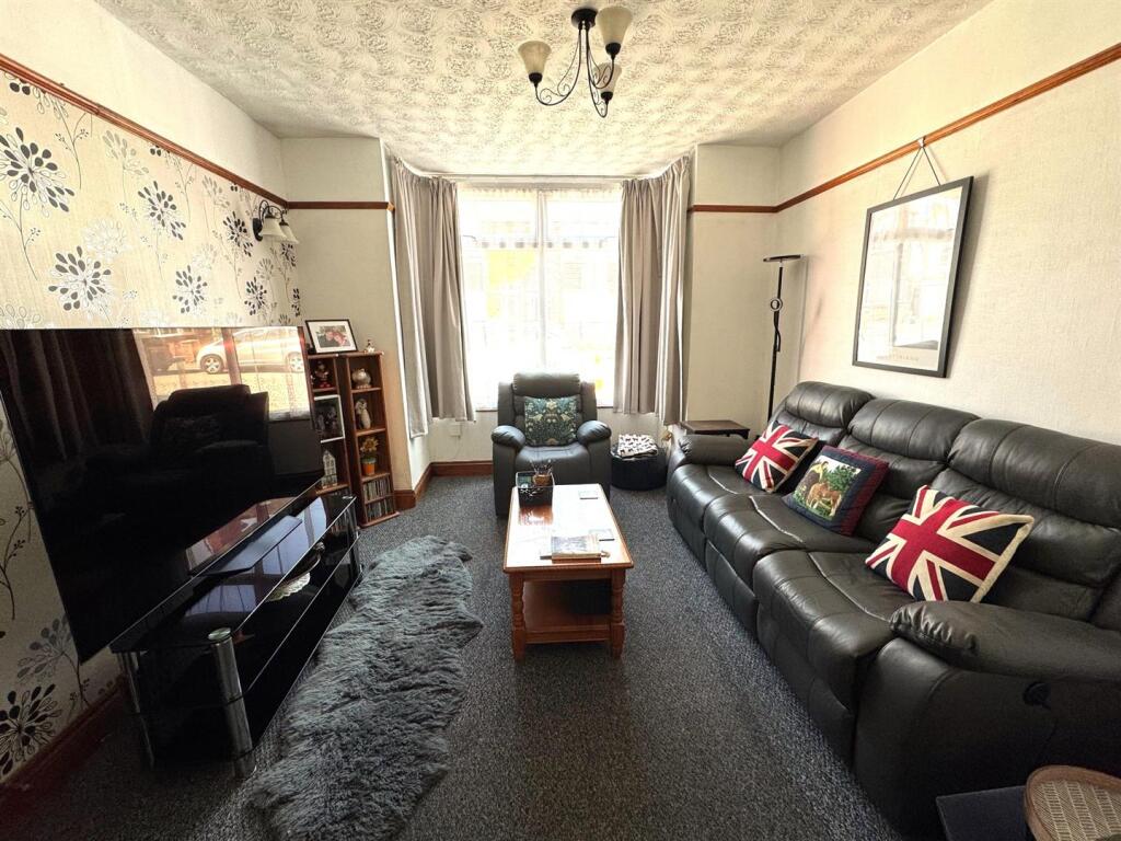 LIVING ROOM.jpg
