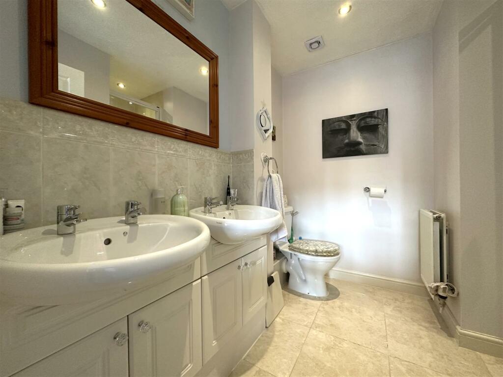 En-Suite Aspect One 139