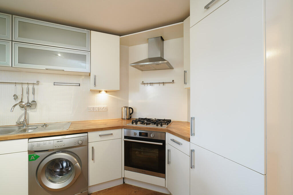 4. Kitchen angle ...