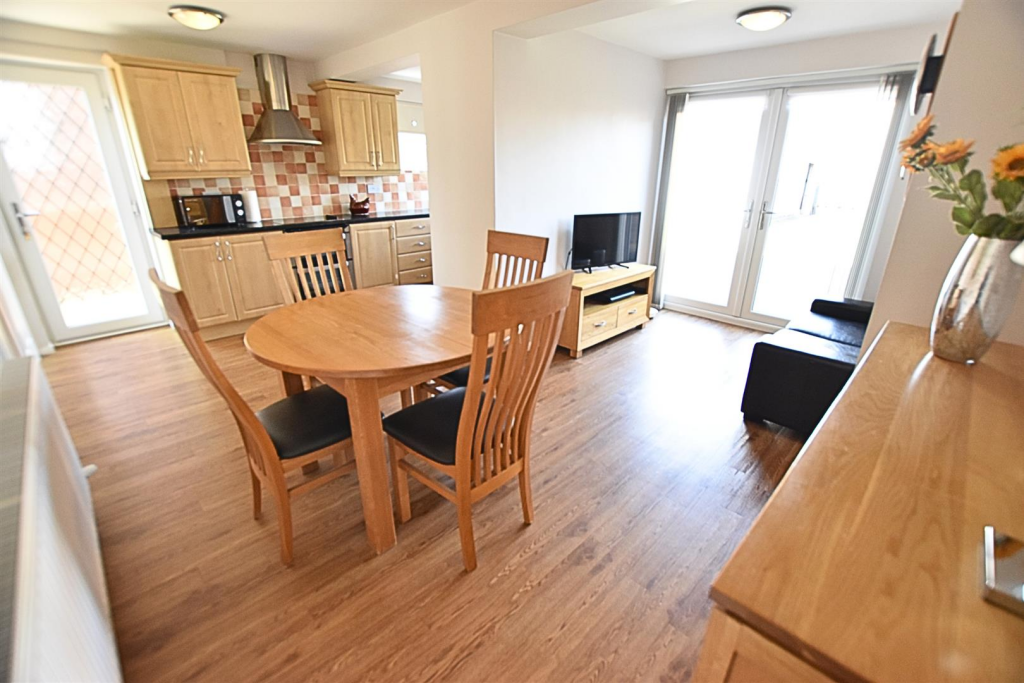 LIVING KITCHEN DINER