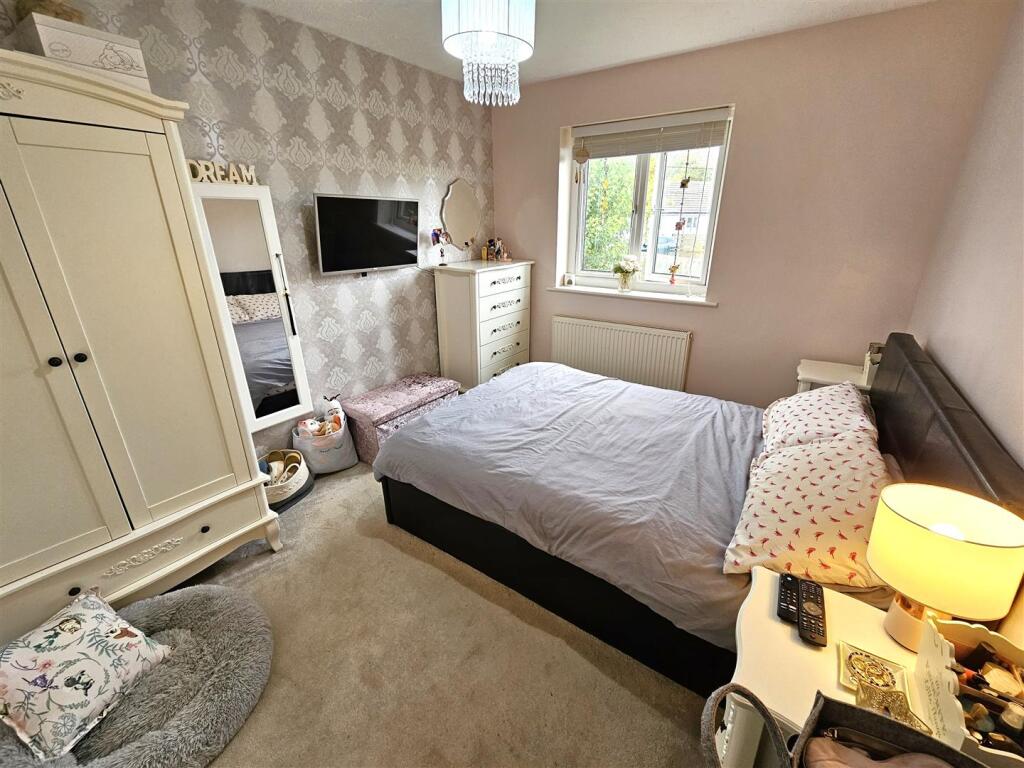 Bedroom 1.jpg
