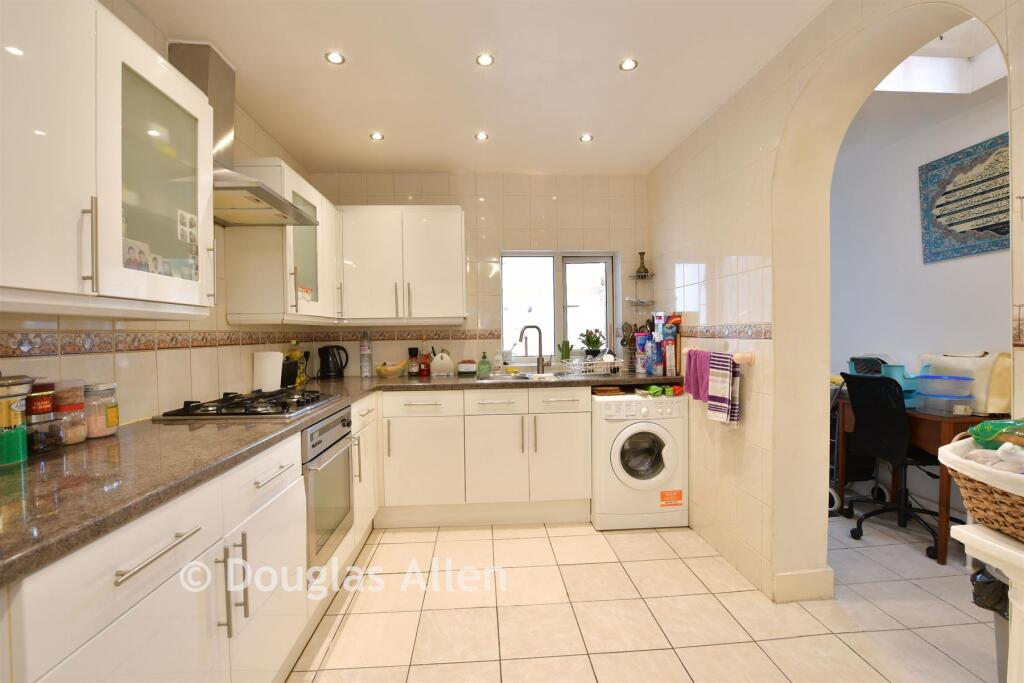 Kitchen/ Dining Room