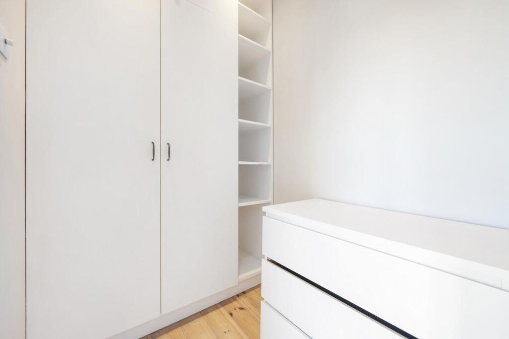 Walk-in Wardrobe.JPG