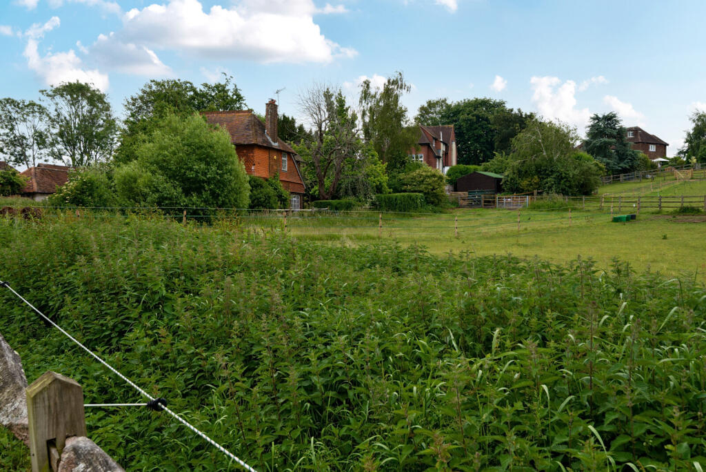 1300454-1-6846965...