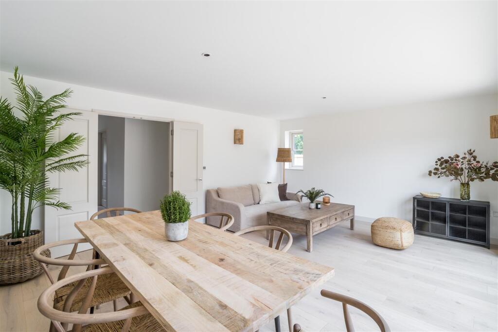 Sitting/Dining Room