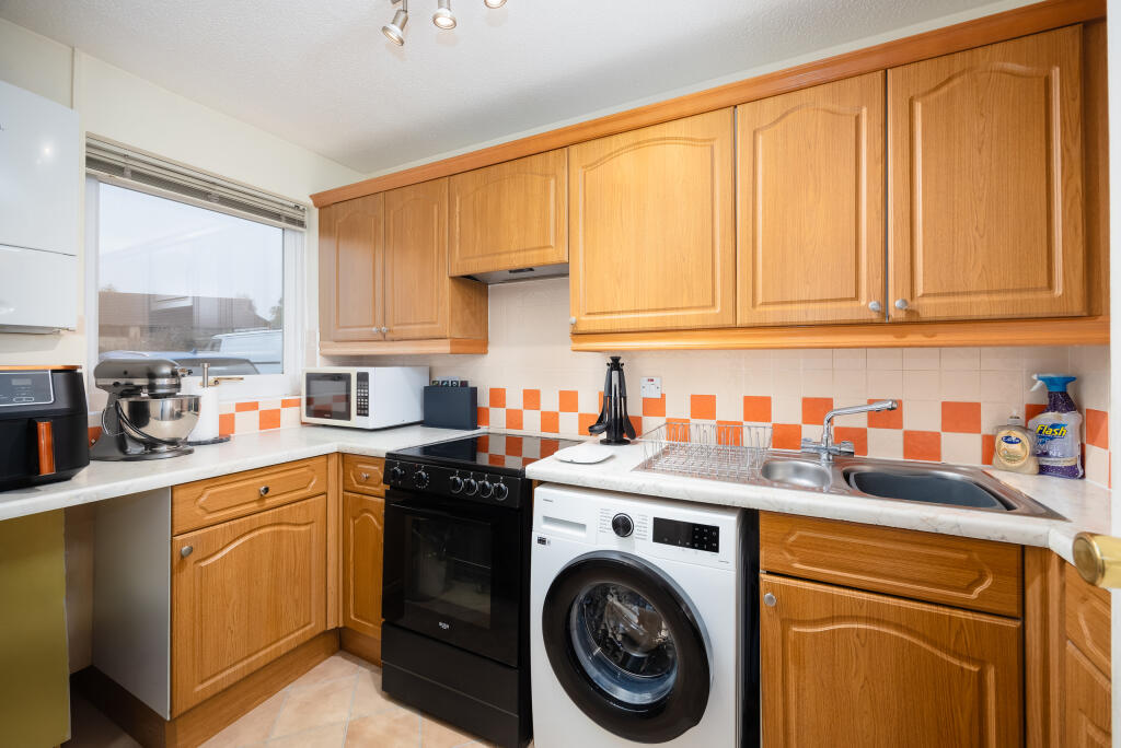 9 Meadow Close, Aylesbury HP20 1XH-1