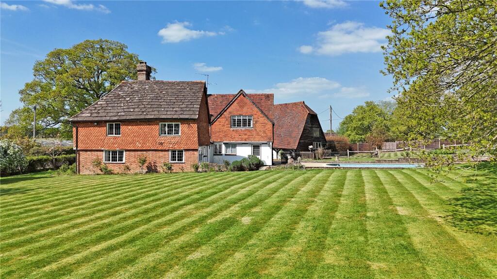 Costrong Farmhouse