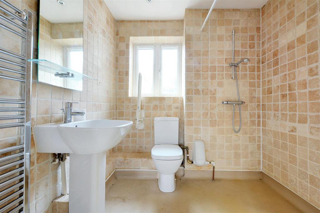 Downstairs Bathroom.jpeg