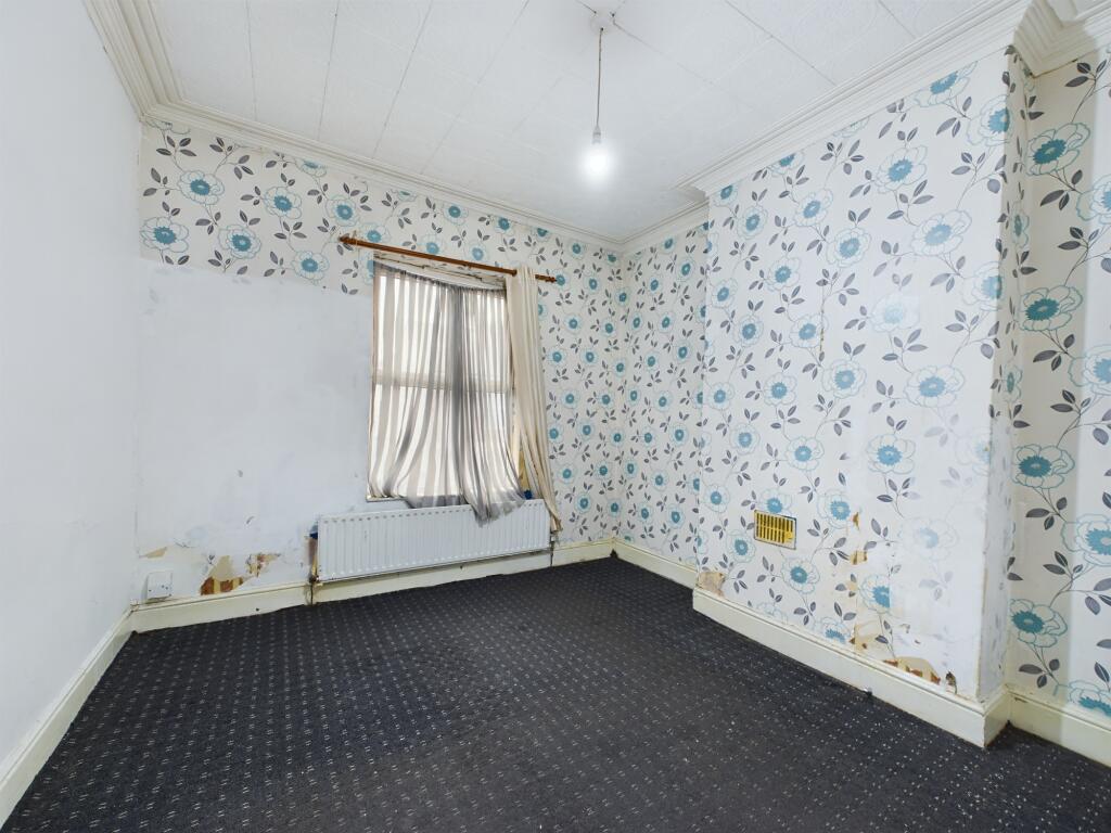 CAM03860G0-PR0112-STILL006