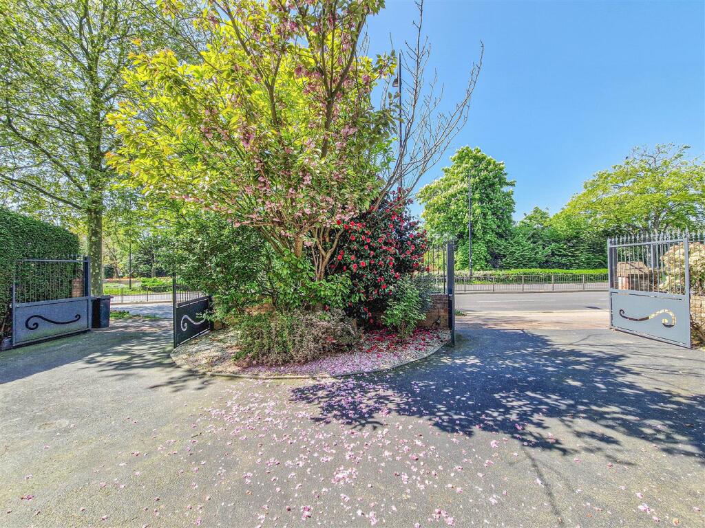 Carriage driveway