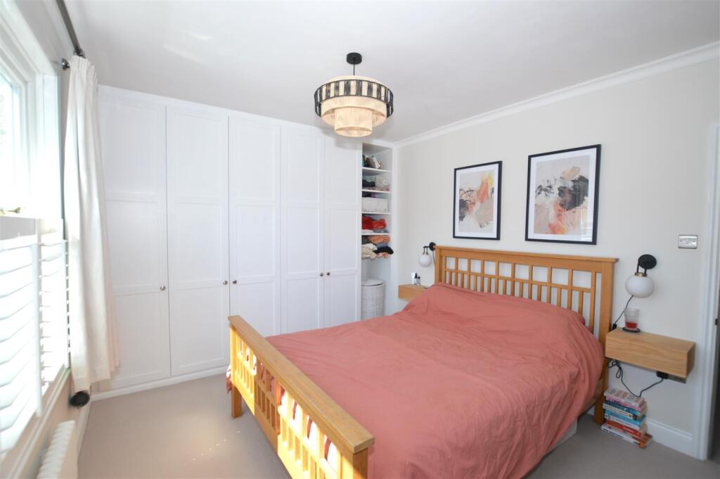 40 Hounslow Road bed 1.JPG