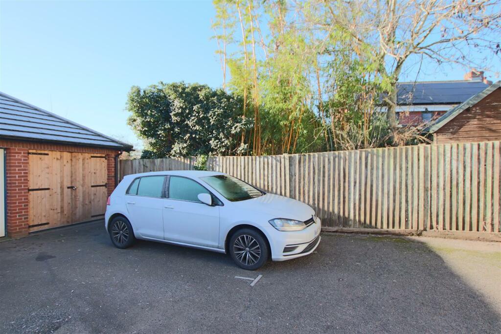 Garage &amp; Parking.JPG