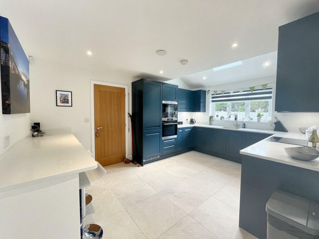 Kitchen 3.jpg