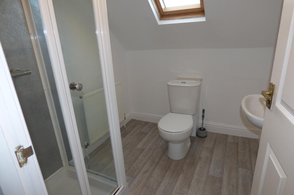 Upper Shower Room